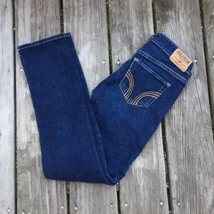 Hollister skinny jean size 1s, color navy.